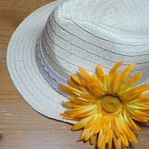 Summer Straw & Floral Fedora 🌼